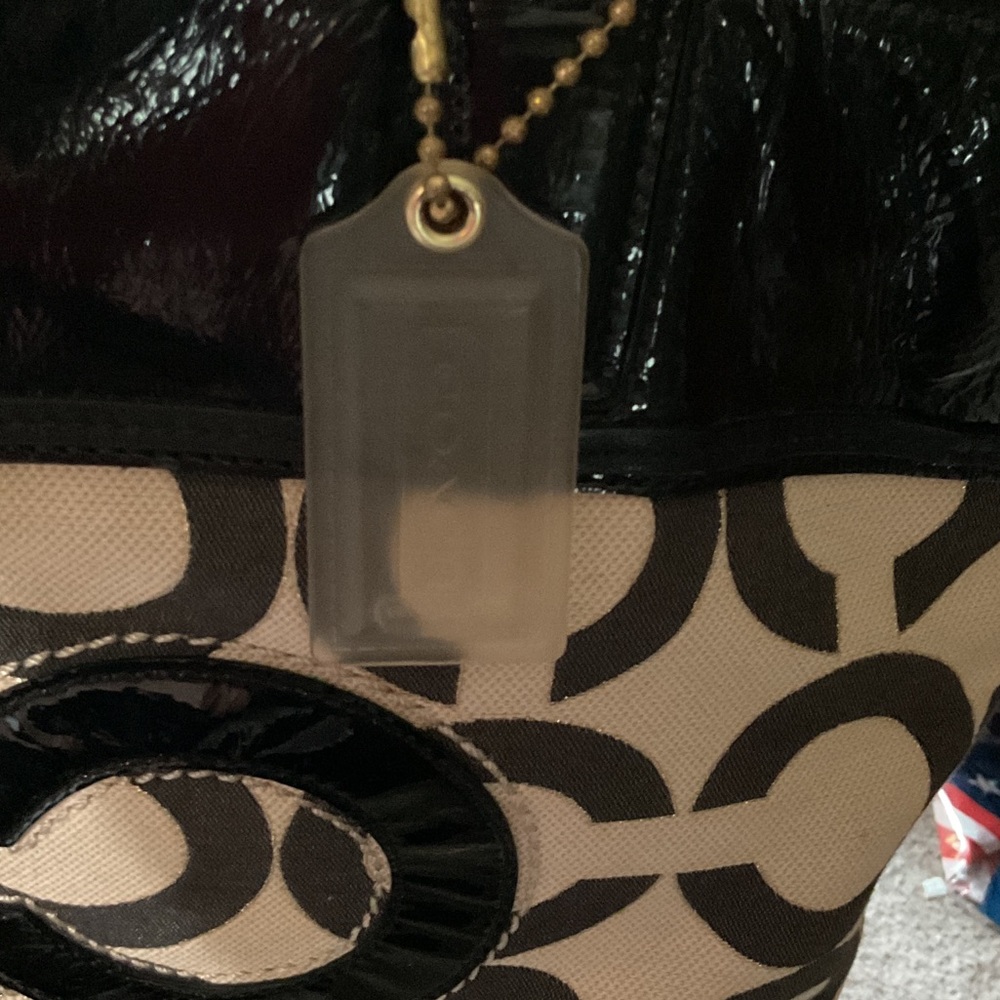 Coach Stylish Black and Cream Tote Bag - Picture 2 of 11